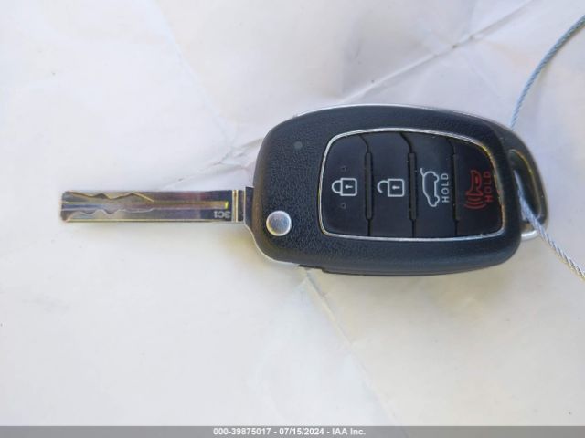 KM8J33A49HU381376 Hyundai TUCSON SE