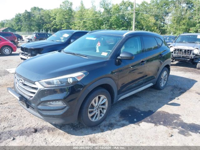 KM8J33A49HU381376 Hyundai TUCSON SE