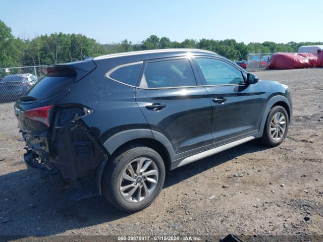 KM8J33A49HU381376 Hyundai TUCSON SE