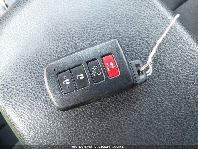 Toyota Rav4 Xle 2017 JTMRFREV1HJ705412 Image 11