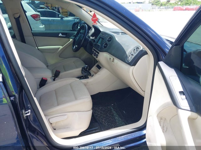 WVGAV7AX8GW603338 Volkswagen TIGUAN S