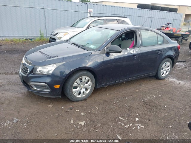 Chevrolet Cruze Ls Auto 2015 1G1PA5SG1F7182433 Image 2