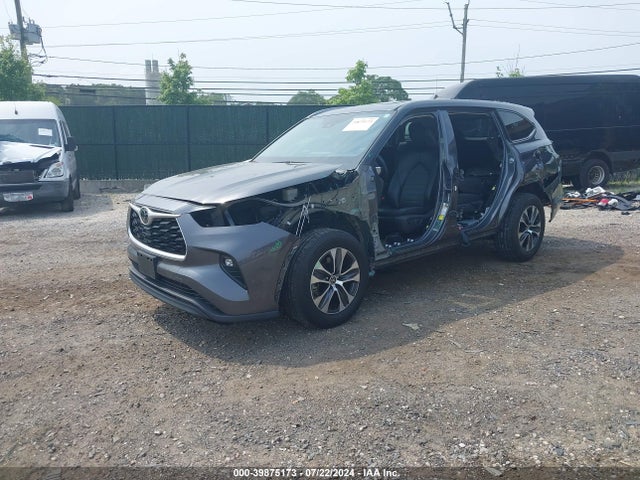 Toyota Highlander Xle 2022 5TDGZRBHXNS169023 Image 2