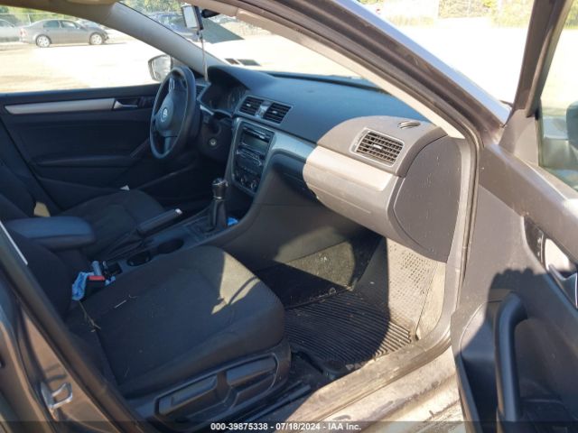 1VWAT7A3XFC042127 Volkswagen Passat 1.8t S