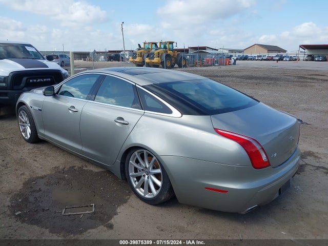 2011 JAGUAR XJ SAJWA1CB7BLV21942 Photo 2