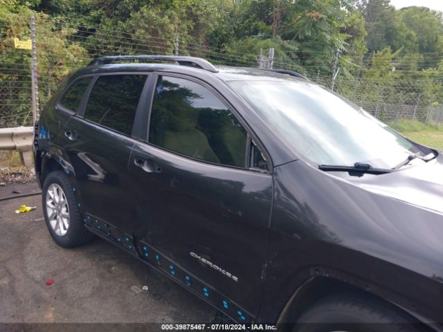 1C4PJLAB0FW731076 Jeep Cherokee Sport
