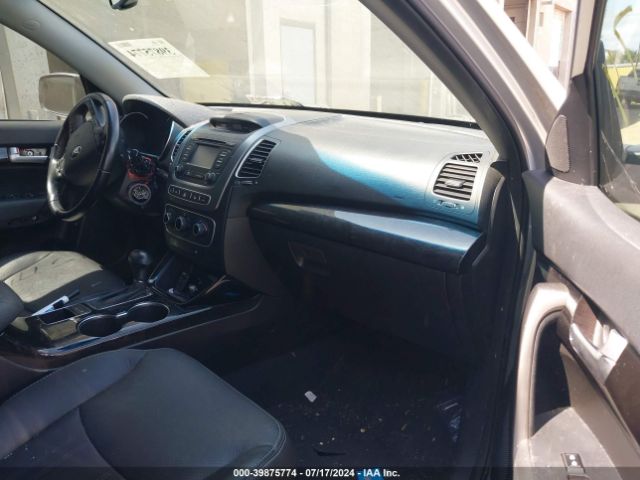5XYKT3A62FG632411 KIA SORENTO LX