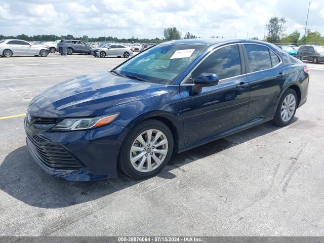 Toyota CAMRY LE 2018 4T1B11HK5JU636422 Image 2