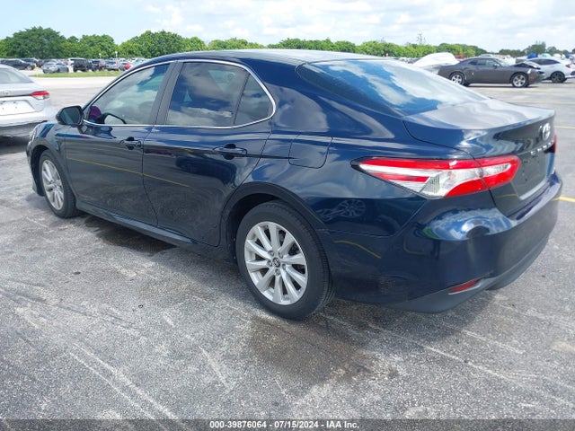Toyota CAMRY LE 2018 4T1B11HK5JU636422 Image 3