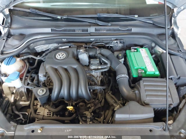 3VW2K7AJ3FM221243 Volkswagen Jetta 2.0l S