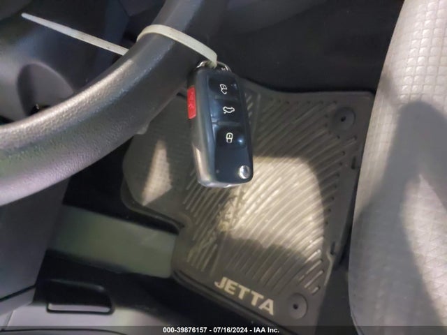 3VW2K7AJ3FM221243 Volkswagen Jetta 2.0l S