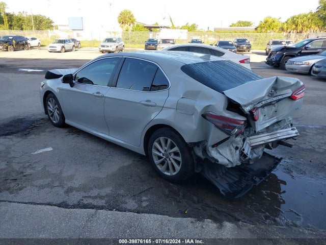 Toyota CAMRY LE 2022 4T1C11AKXNU037472 Image 3
