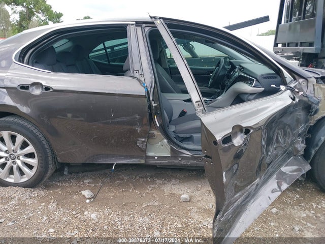 Toyota CAMRY LE 2018 4T1B11HK3JU015423 Image 14