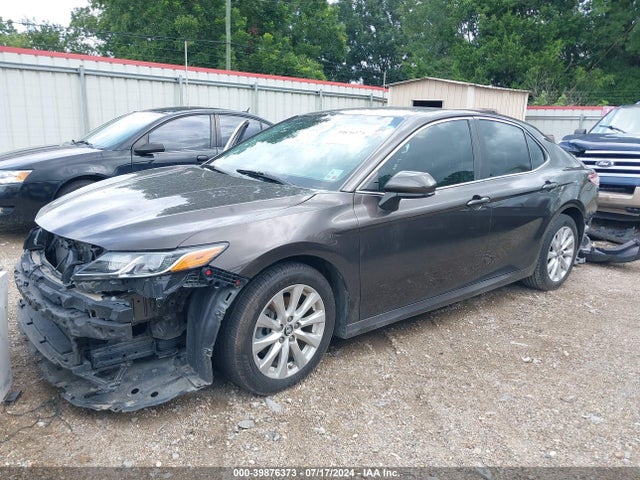 Toyota CAMRY LE 2018 4T1B11HK3JU015423 Image 2