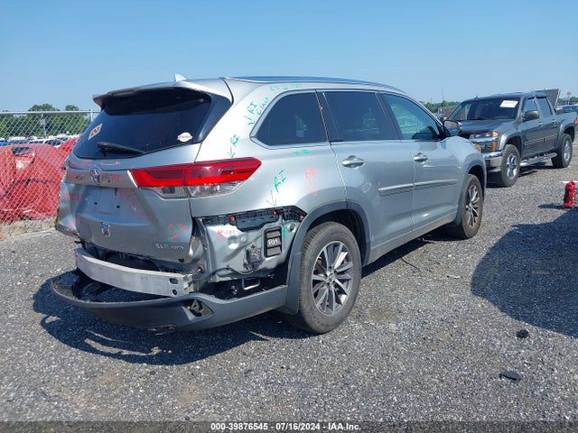Toyota Highlander Xle 2017 5TDJZRFH4HS430084 Image 4