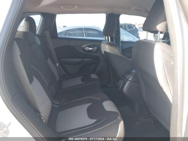 1C4PJLAB0GW137492 Jeep Cherokee Sport