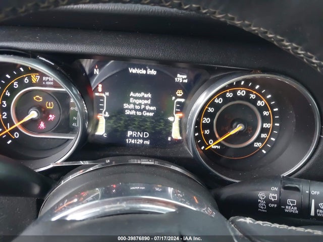 1C4HJXEG3JW101398 Jeep Wrangler Unlimited Sahara 4x4