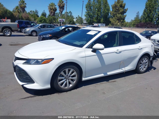 Toyota CAMRY LE 2018 JTNB11HK3J3011507 Image 2