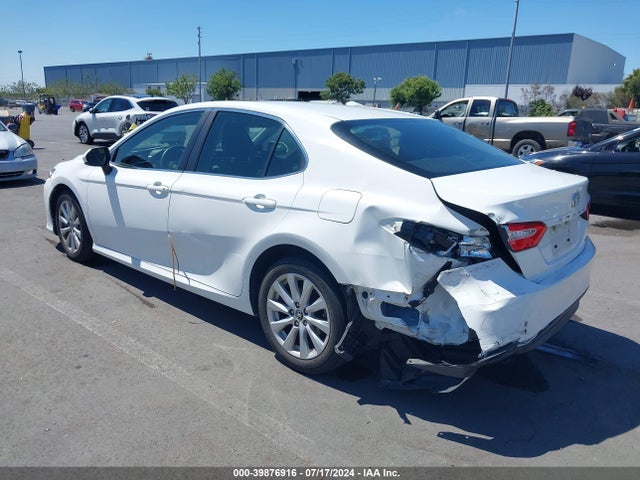 Toyota CAMRY LE 2018 JTNB11HK3J3011507 Image 3
