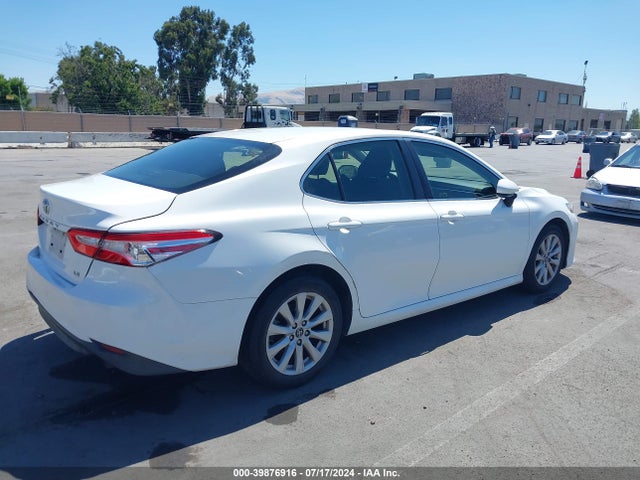 Toyota CAMRY LE 2018 JTNB11HK3J3011507 Image 4