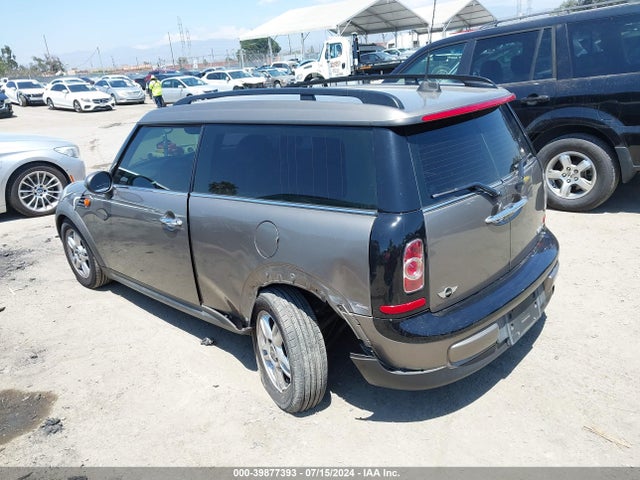 2013 MINI CLUBMAN WMWZF3C54DT490281 Photo 2