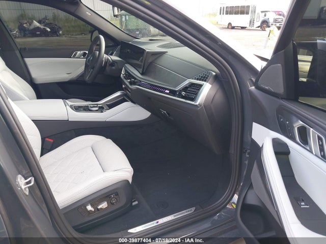 BMW X6 M60i 2024 5UX43EX02R9T49261 Image 5