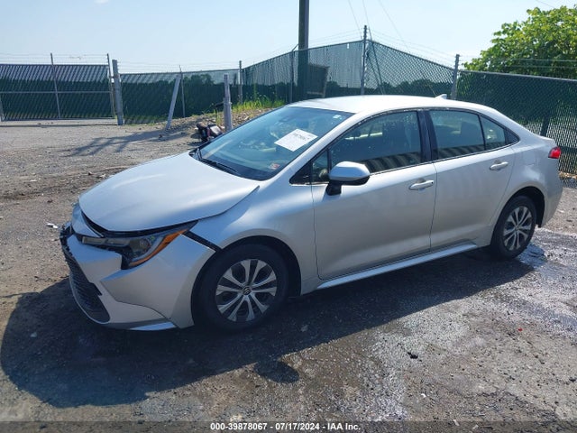 Toyota COROLLA LE 2022 JTDEAMDE4NJ043242 Image 2