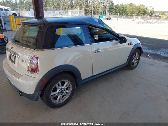 2011 MINI COOPER WMWSU3C52BT092930 Photo 3