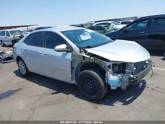 Toyota COROLLA LE 2018 2T1BURHE0JC092834 главное изображение
