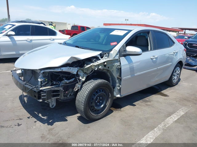 Toyota COROLLA LE 2018 2T1BURHE0JC092834 Image 2
