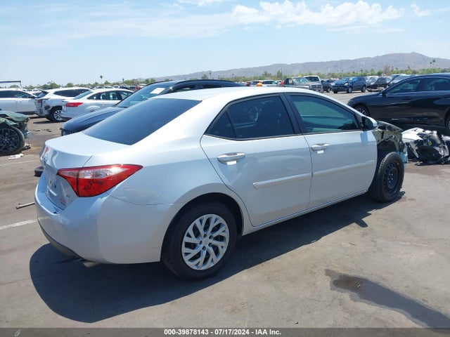 Toyota COROLLA LE 2018 2T1BURHE0JC092834 Image 4