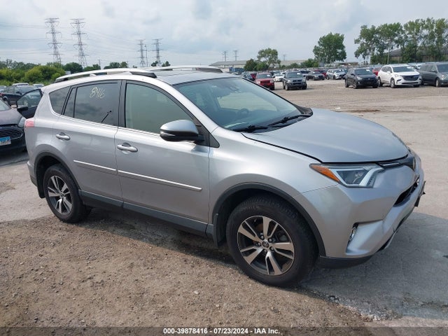 Toyota Rav4 Xle 2018 JTMRFREV7JD241126 zdjęcie główne