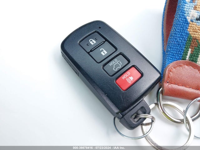 Toyota Rav4 Xle 2018 JTMRFREV7JD241126 Image 11