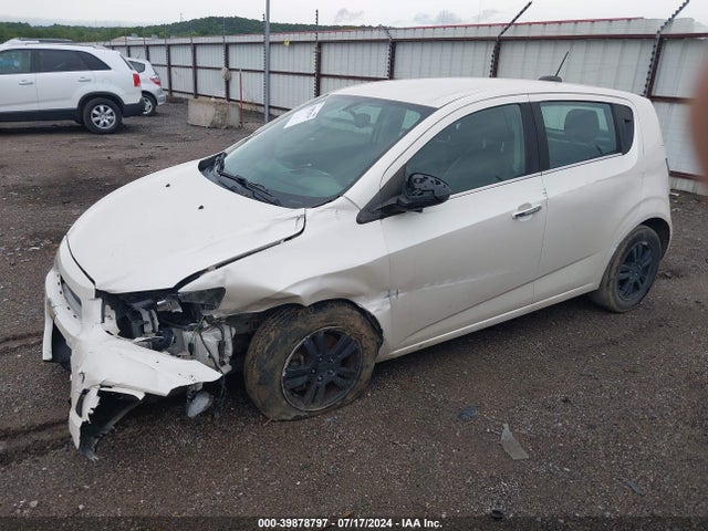 Chevrolet Sonic Ltz Auto 2015 1G1JE6SB5F4119809 Image 2