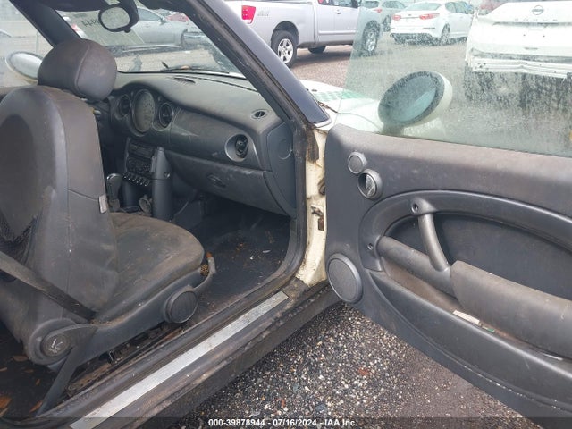 2006 MINI COOPER WMWRF33556TG14581 Photo 4