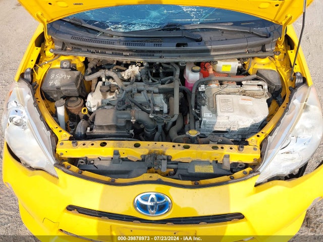 Toyota Prius C Four 2014 JTDKDTB39E1060026 Image 10