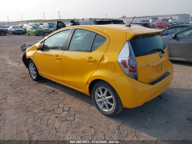 Toyota Prius C Four 2014 JTDKDTB39E1060026 Image 3
