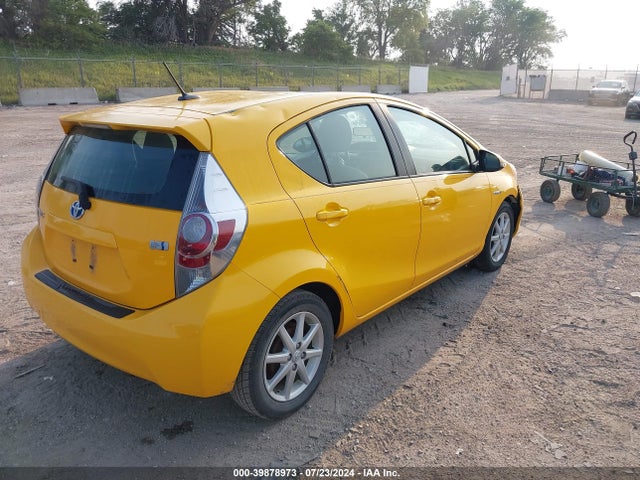 Toyota Prius C Four 2014 JTDKDTB39E1060026 Image 4