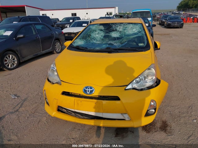 Toyota Prius C Four 2014 JTDKDTB39E1060026 Image 6
