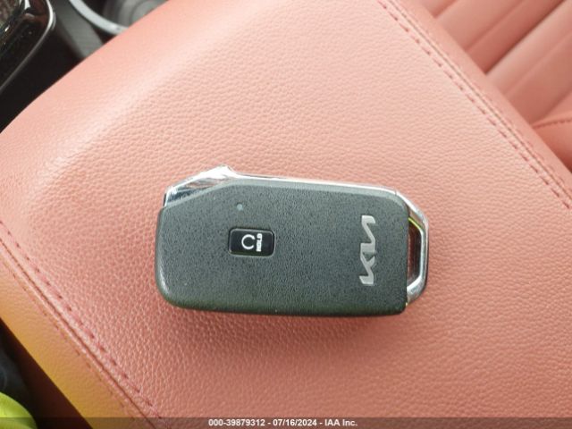 5XYK43AF8PG136124 KIA Sportage Sx