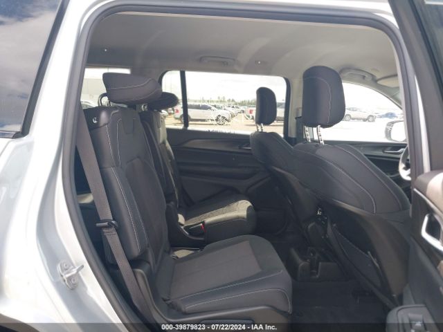 1C4RJJAG3P8825869 Jeep Grand Cherokee L Laredo 4x2