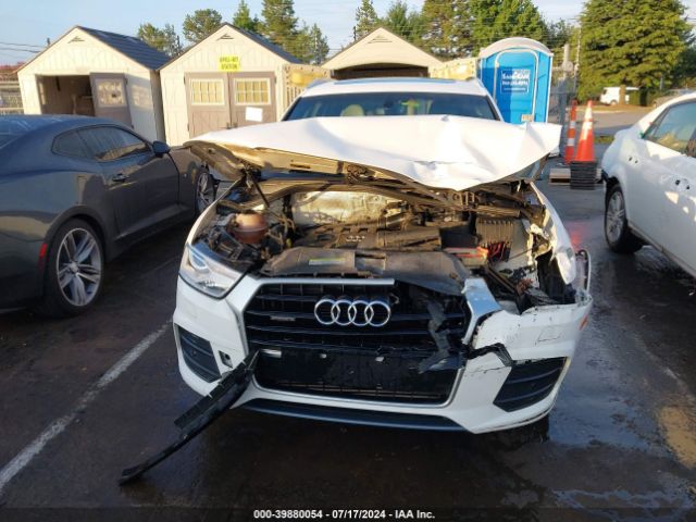 WA1JCCFS0HR010681 Audi Q3 2.0t Premium