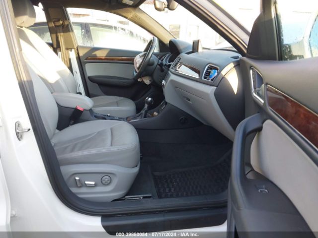 WA1JCCFS0HR010681 Audi Q3 2.0t Premium