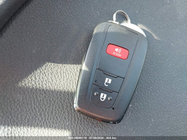 Toyota Prius Three 2018 JTDKARFU3J3065400 Image 11