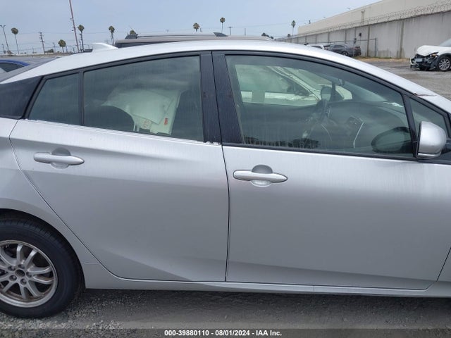 Toyota Prius Three 2018 JTDKARFU3J3065400 Image 14