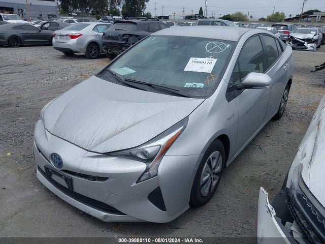 Toyota Prius Three 2018 JTDKARFU3J3065400 Image 2