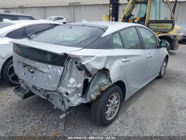 Toyota Prius Three 2018 JTDKARFU3J3065400 Image 4