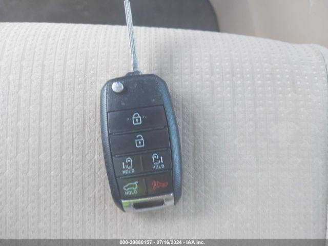 KNDMB5C15G6086037 KIA SEDONA LX