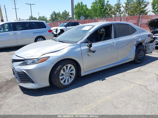 Toyota CAMRY LE 2022 4T1C11AK4NU646413 Image 2