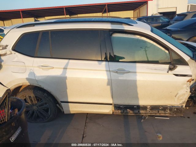 3VVCB7AX1NM062783 Volkswagen Tiguan 2.0t Se R-line Black